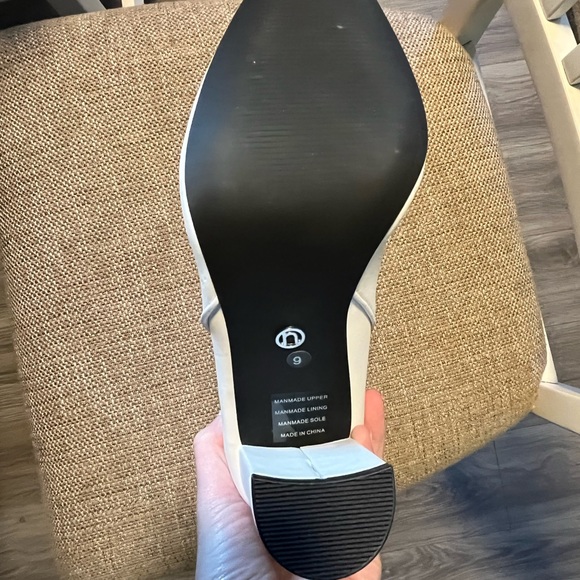 Novo white zippered boots - Picture 11 of 11